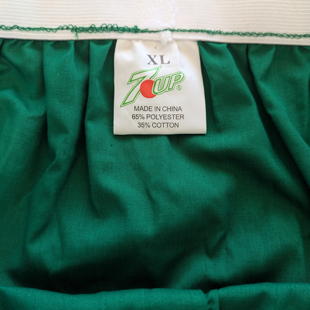 7UP Green Logo Shorts XL - Picture 6 of 7